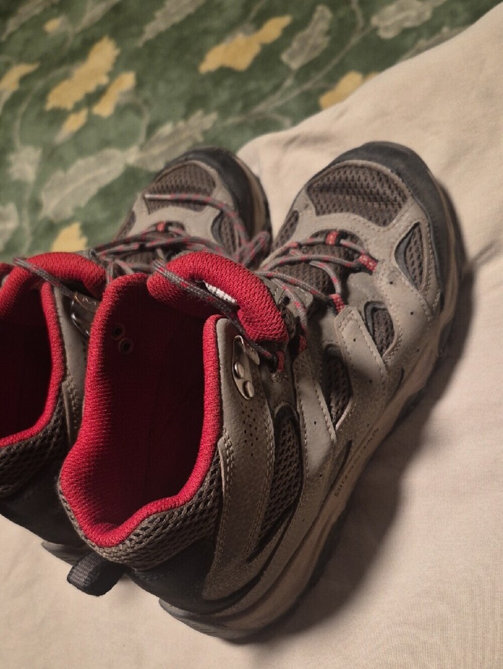 Merrell Women's Gray Hiking Ankle Boots with Red Lining - Picture 2 of 10